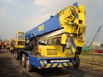 Used KATO NK200E Truck Crane