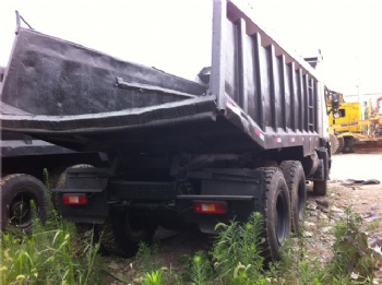 Used VOLVO dump truck