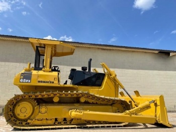 KOMATSU D65 Bulldozer