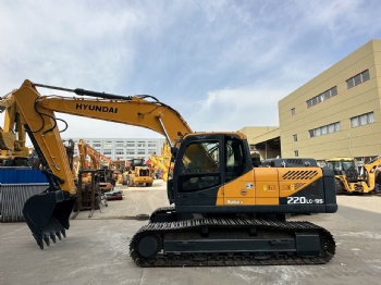 Hyundai 220LC-9S Excavator